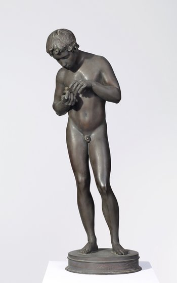 bronzene Skulptur eines Jungen