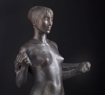 Bronzeskulptur einer nackten, sich abtrocknenden Frau