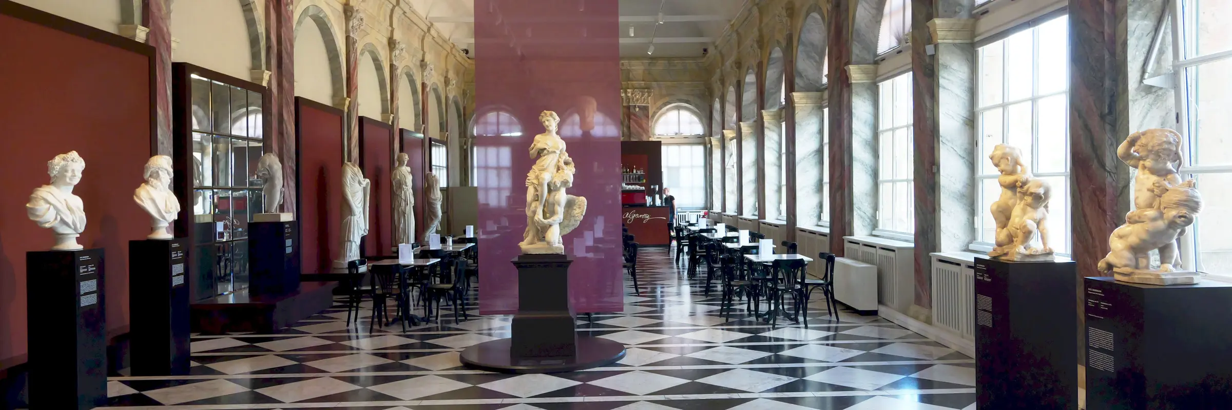 Ausstellungsansicht im Café Algarotti