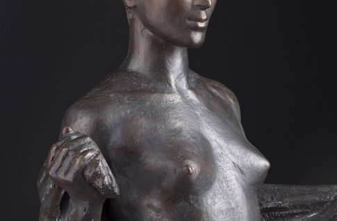 Bronzeskulptur einer nackten, sich abtrocknenden Frau